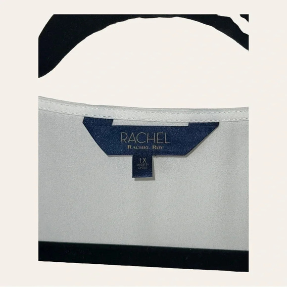 0986. RACHEL RACHEL ROY SHORT SLEEVE TOP CINCHED SLEEVES WITH TIE SIZE 1X - Picture 7 of 11